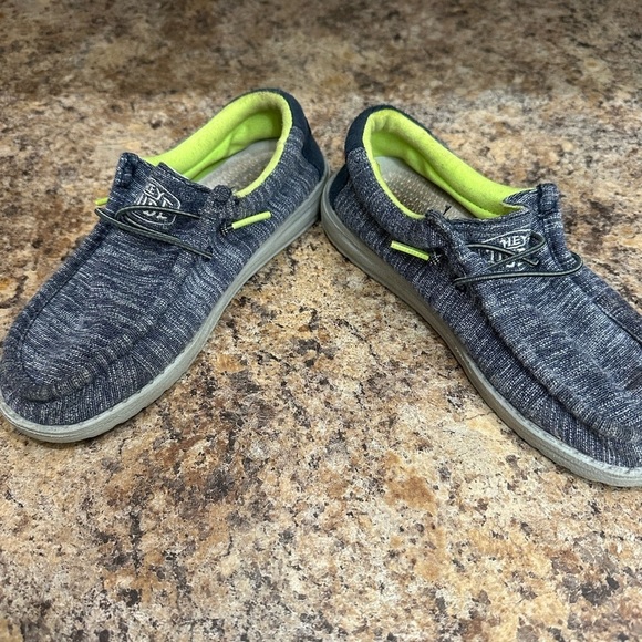 HEY DUDE WALLY STRETCH YOUTH BOYS’ size 2 CASUAL Gray Slip On Shoes - Picture 5 of 8